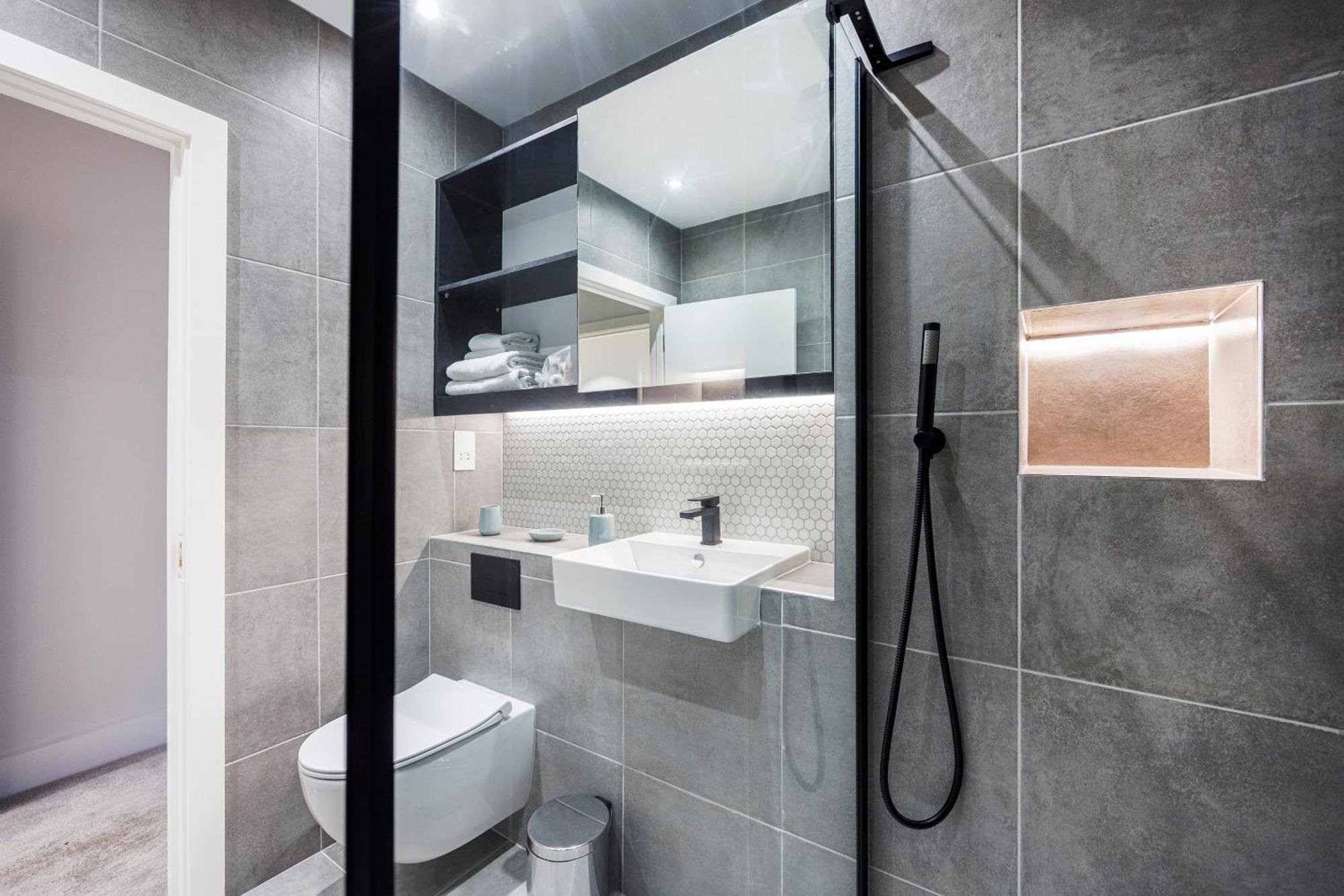 Luxury Spacious 2 Bed Apartment, - Sk Apartment London